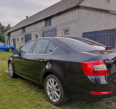 Skoda Octavia cena 59700 przebieg: 64000, rok produkcji 2015 z Myszyniec małe 254